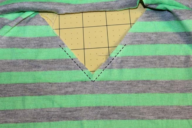 mingo & grace || DIY V Neck Tutorial